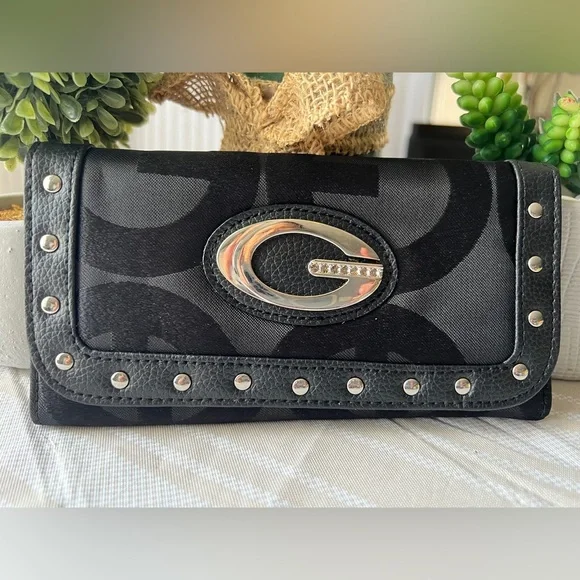 🌸4/$25 Black “G” wallet with studs - Picture 1 of 8